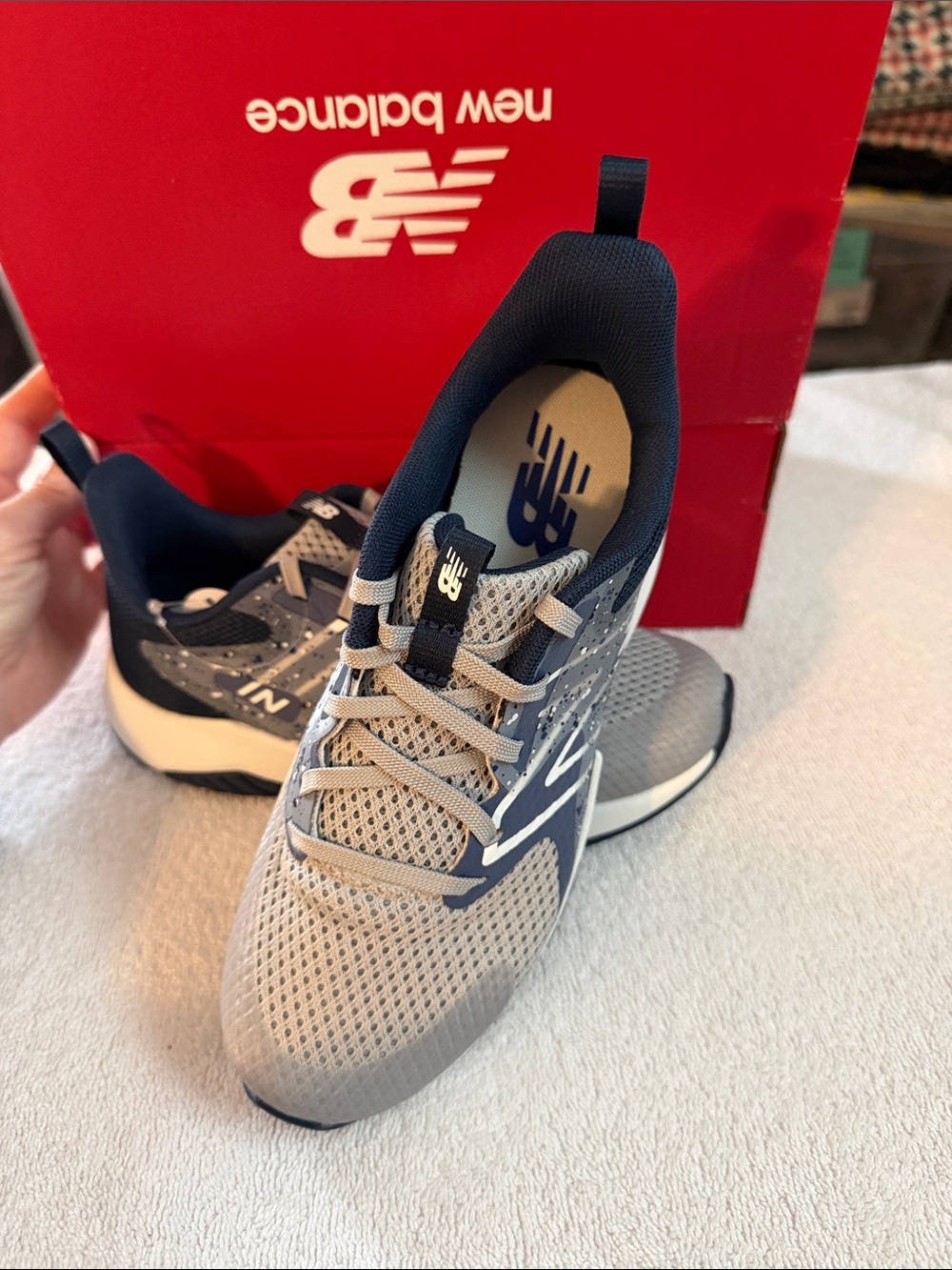 New Balance boys  Gray and Navy Mesh Athletic Shoes rave run New in Box